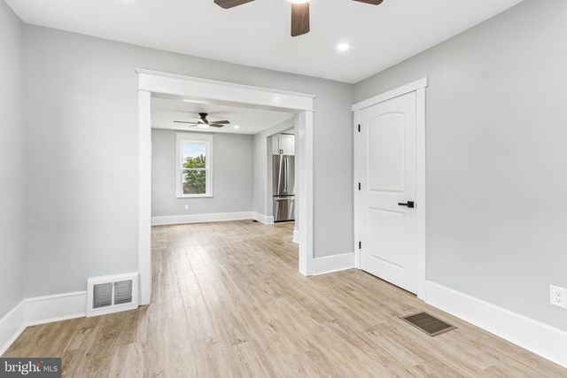 56 W BROAD ST, Gibbstown, NJ 08027