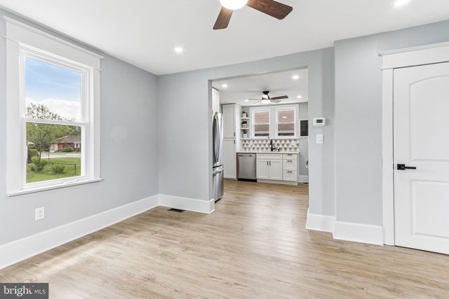 56 W BROAD ST, Gibbstown, NJ 08027