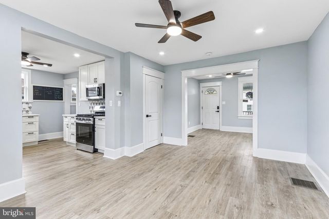 56 W BROAD ST, Gibbstown, NJ 08027