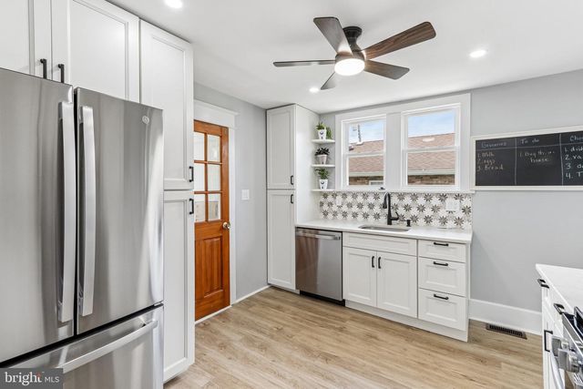 56 W BROAD ST, Gibbstown, NJ 08027