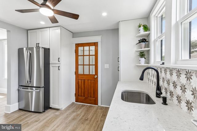 56 W BROAD ST, Gibbstown, NJ 08027
