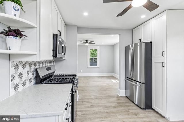 56 W BROAD ST, Gibbstown, NJ 08027