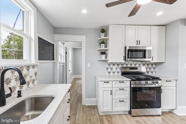 56 W BROAD ST, Gibbstown, NJ 08027