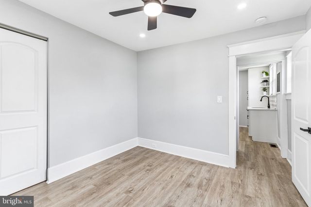 56 W BROAD ST, Gibbstown, NJ 08027