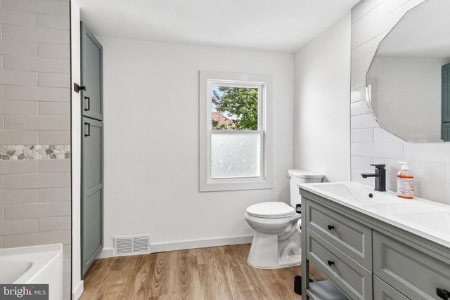 56 W BROAD ST, Gibbstown, NJ 08027