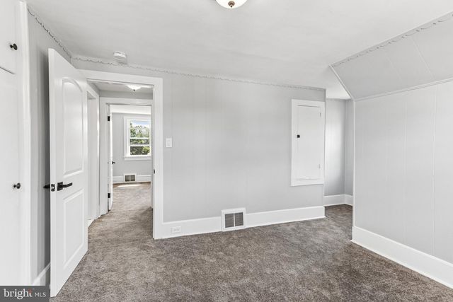 56 W BROAD ST, Gibbstown, NJ 08027