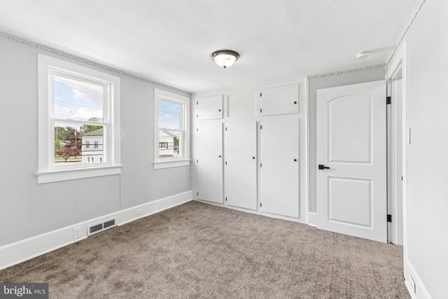56 W BROAD ST, Gibbstown, NJ 08027
