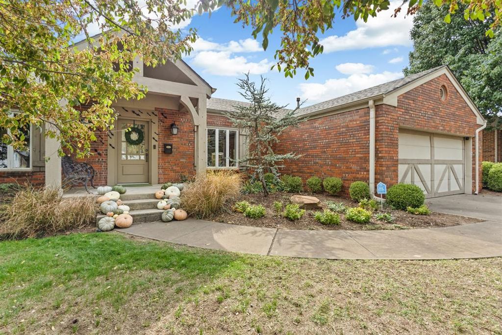 1120 Park Manor Street, Nichols Hills, OK 73116