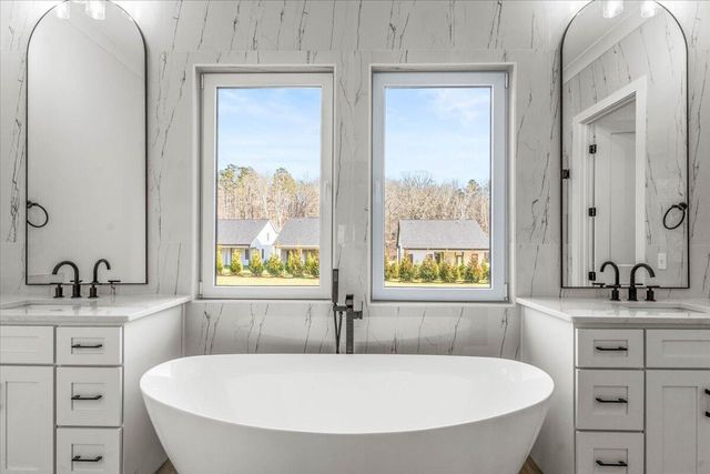 10541 E Brainerd Road, Apison, TN 37302