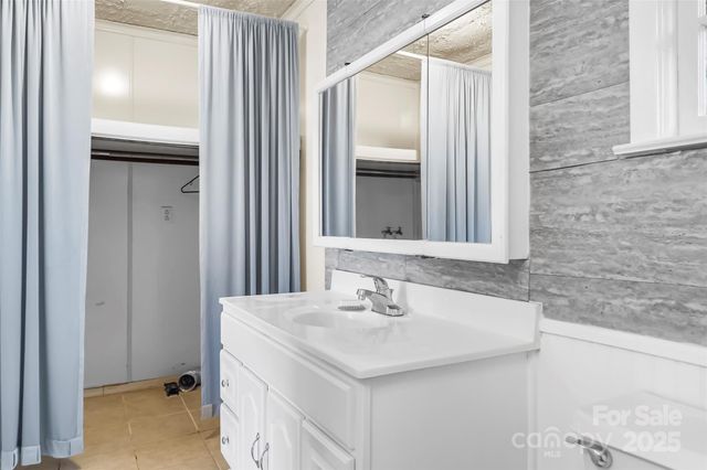 2282 Rome Jones Road, Newton, NC 28658