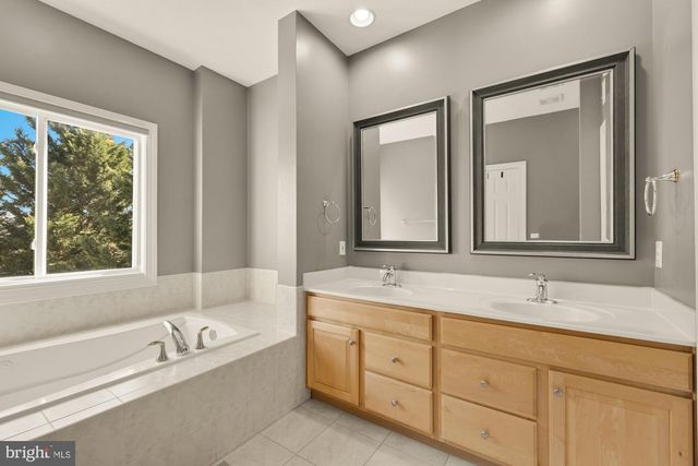 5420 EDSALL RIDGE PL, Alexandria, VA 22312