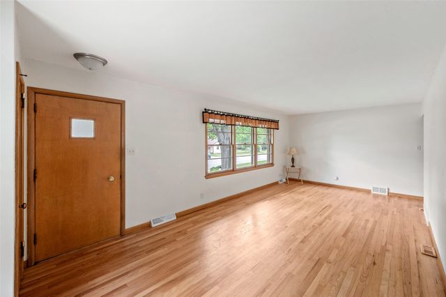 723 19th Street, West Des Moines, IA 50265