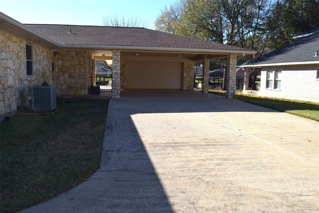 26 Westpoint Drive, Trinity, TX 75862