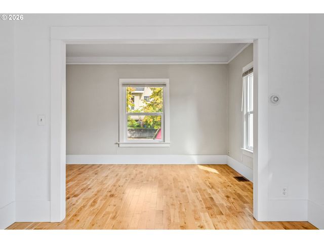 5542 Ne FLANDERS St, Portland, OR 97213