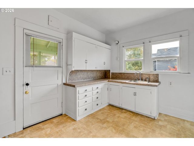 5542 Ne FLANDERS St, Portland, OR 97213