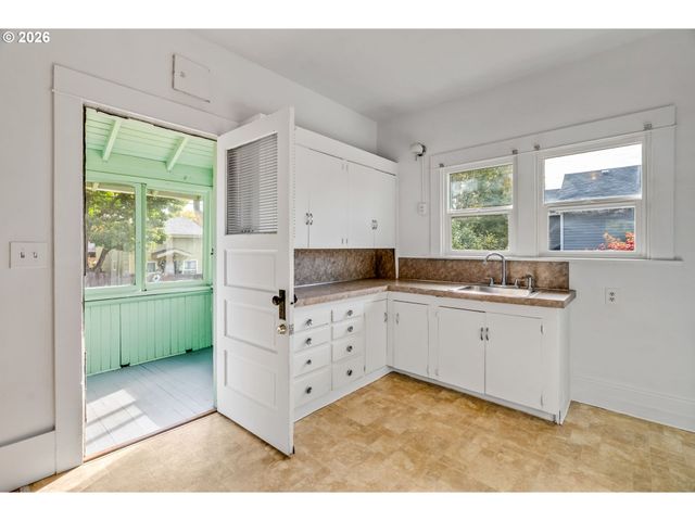 5542 Ne FLANDERS St, Portland, OR 97213