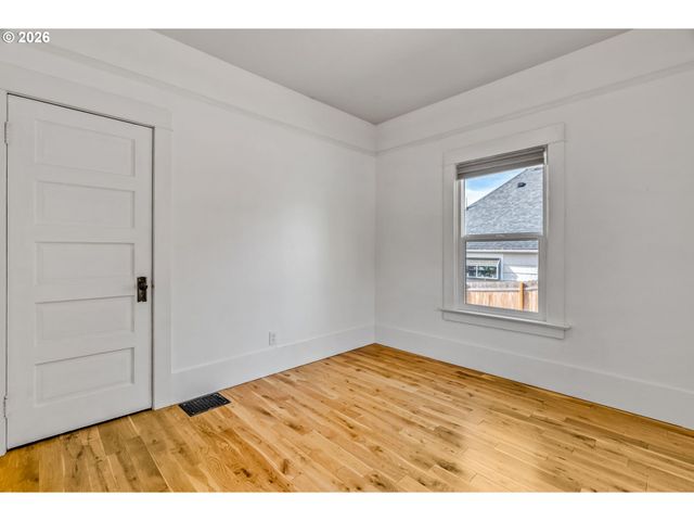 5542 Ne FLANDERS St, Portland, OR 97213
