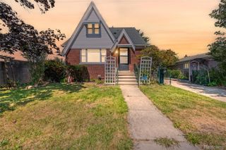 16097 Manchester Avenue, Eastpointe, MI 48021