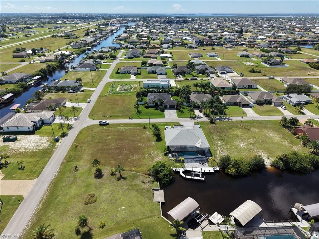 Image 12 of property listing at 516 NW 33rd AVE, Cape Coral, FL 33993