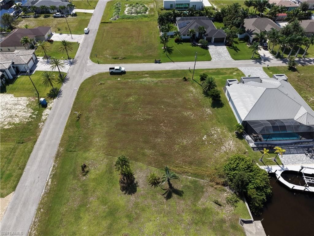 Image 16 of property listing at 516 NW 33rd AVE, Cape Coral, FL 33993
