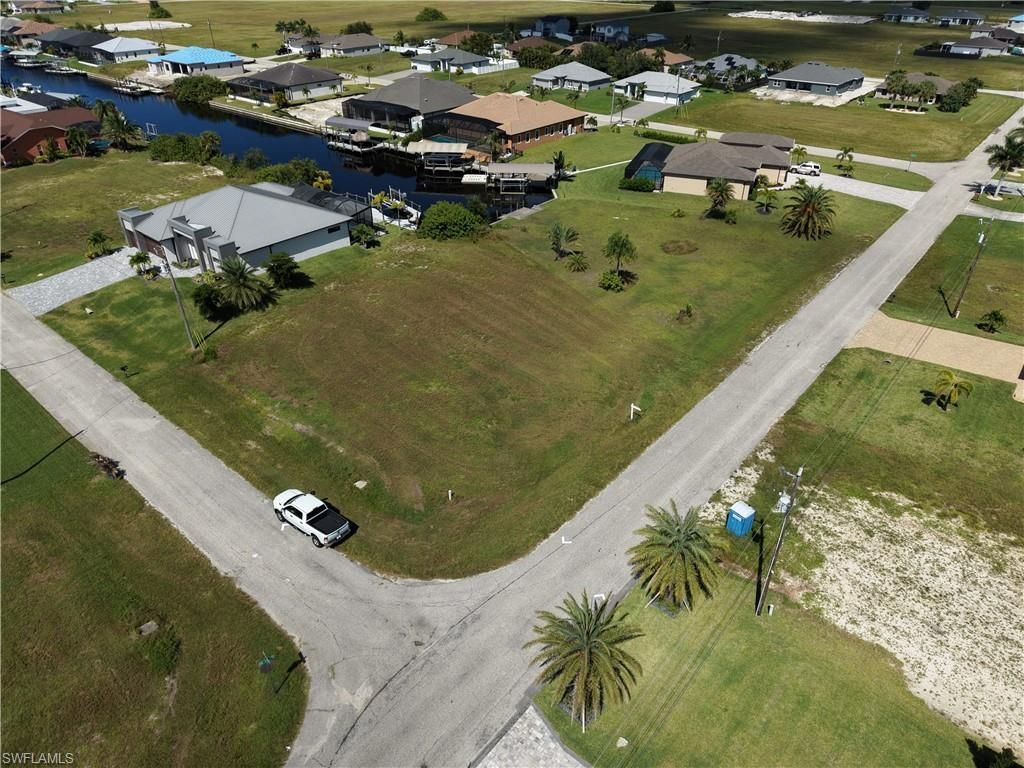 Image 17 of property listing at 516 NW 33rd AVE, Cape Coral, FL 33993