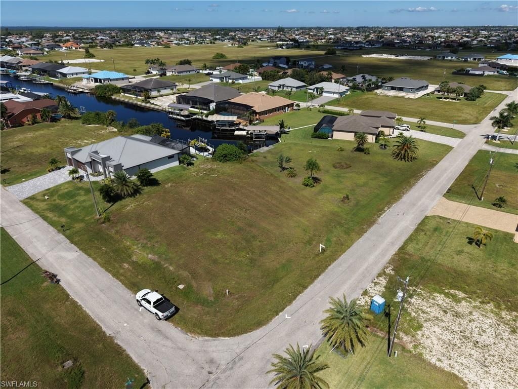 Image 18 of property listing at 516 NW 33rd AVE, Cape Coral, FL 33993