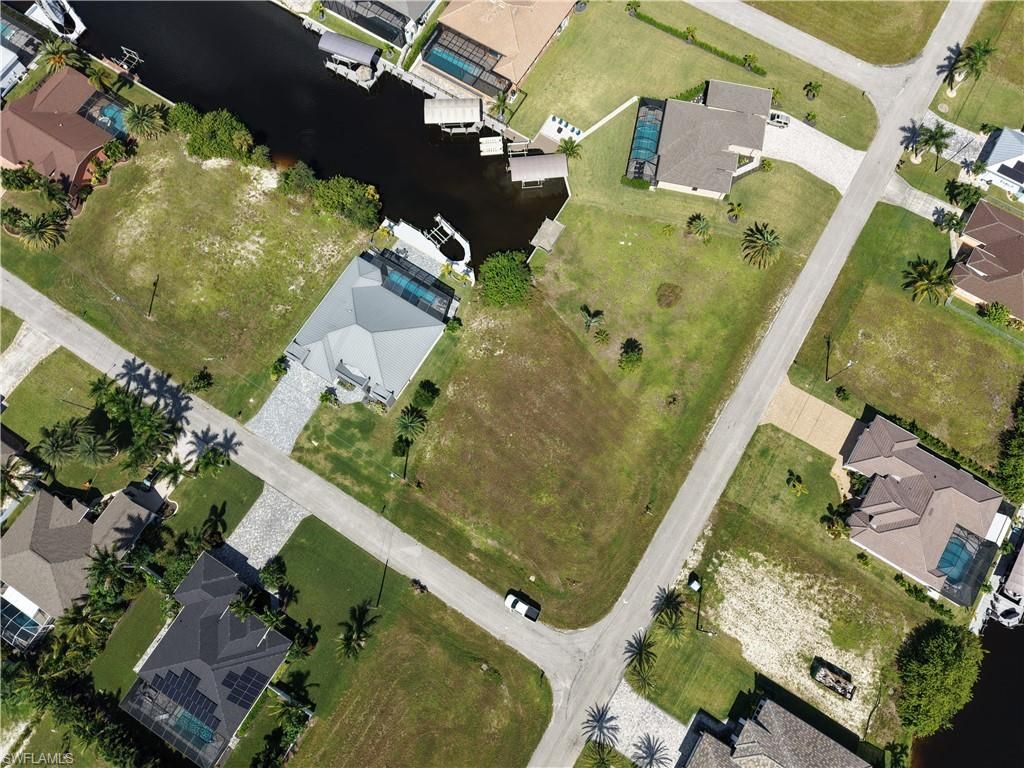 Image 3 of property listing at 516 NW 33rd AVE, Cape Coral, FL 33993