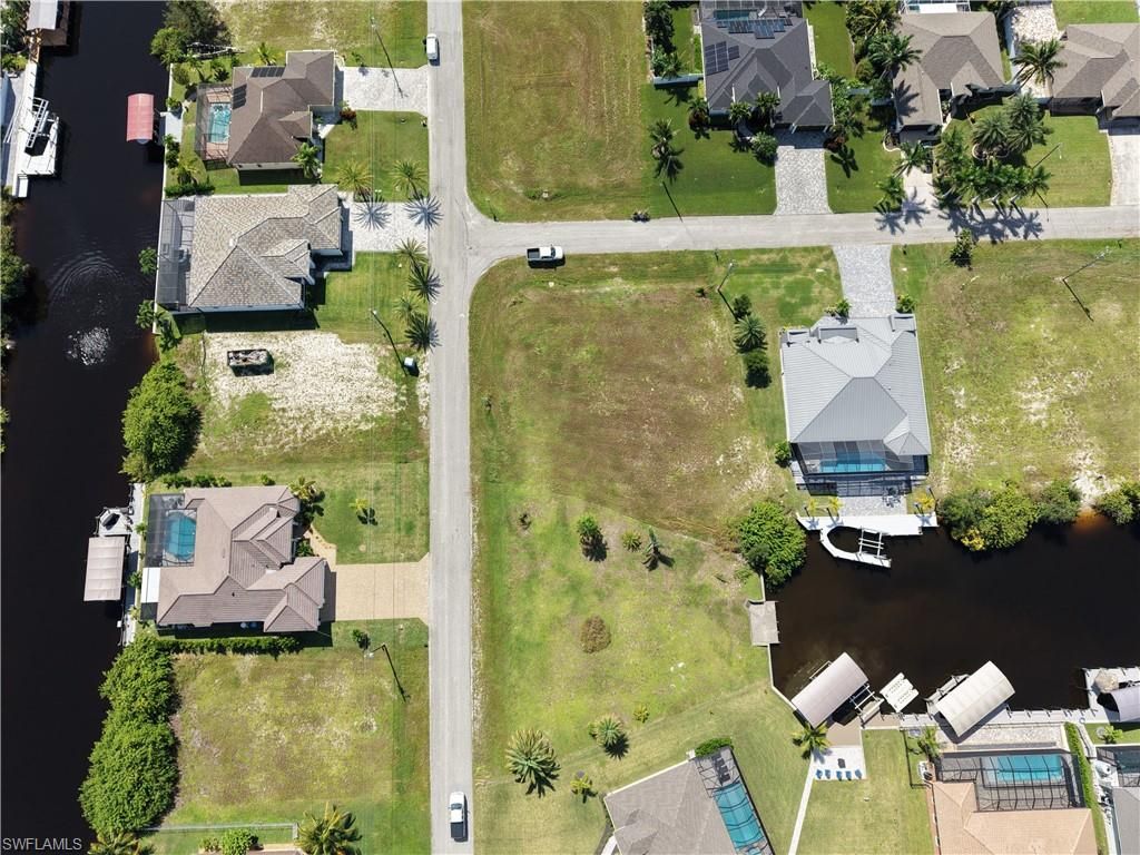 Image 6 of property listing at 516 NW 33rd AVE, Cape Coral, FL 33993