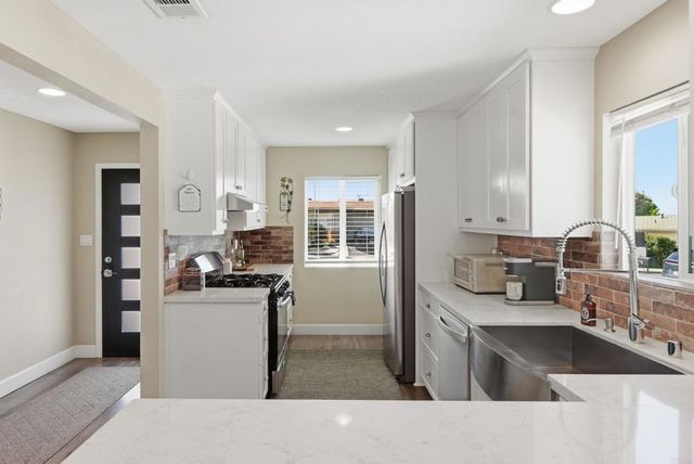 3161 Calle Osuna, Oceanside, CA 92056