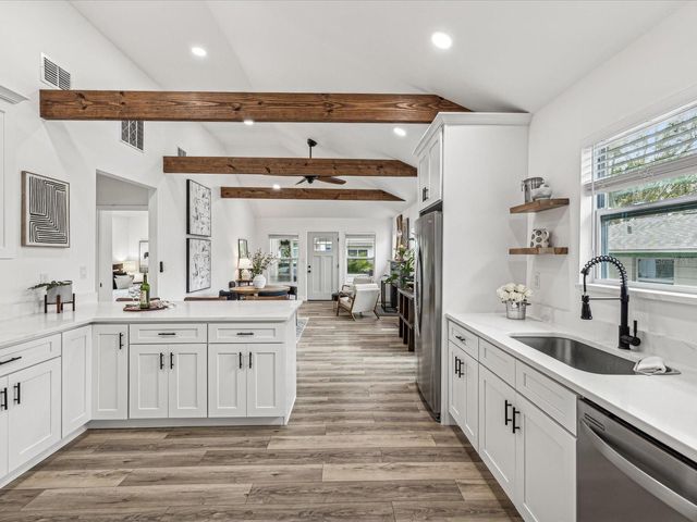 605 12TH AVENUE N, St Petersburg, FL 33701