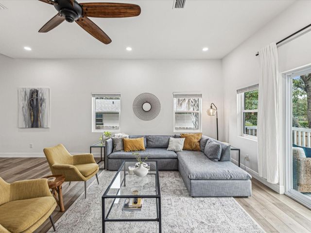 605 12TH AVENUE N, St Petersburg, FL 33701