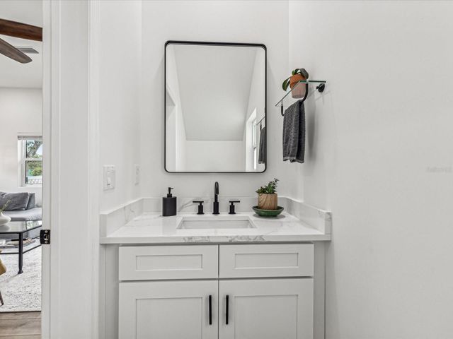 605 12TH AVENUE N, St Petersburg, FL 33701