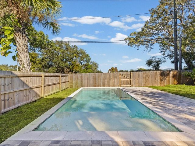 605 12TH AVENUE N, St Petersburg, FL 33701