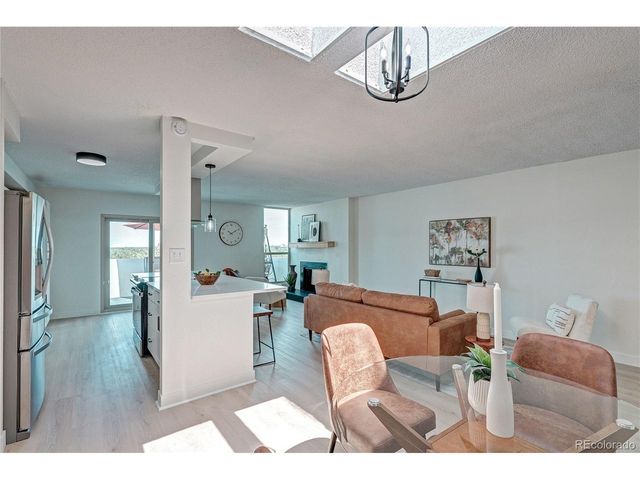 2880 S Locust St 701S, Denver, CO 80222