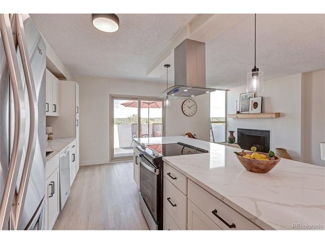 2880 S Locust St 701S, Denver, CO 80222