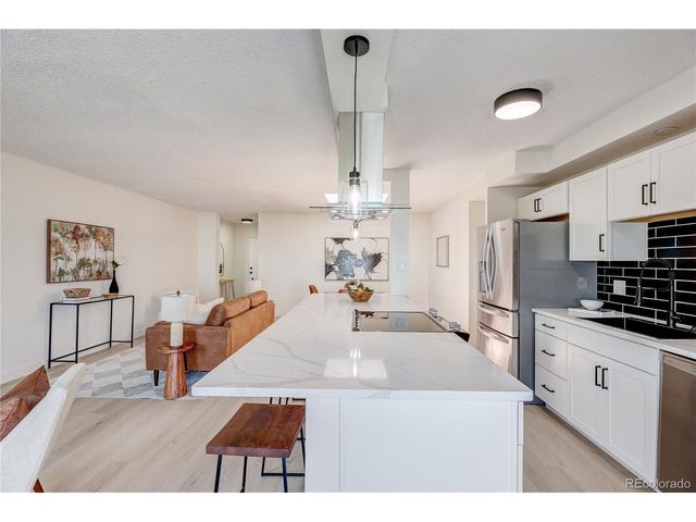 2880 S Locust St 701S, Denver, CO 80222