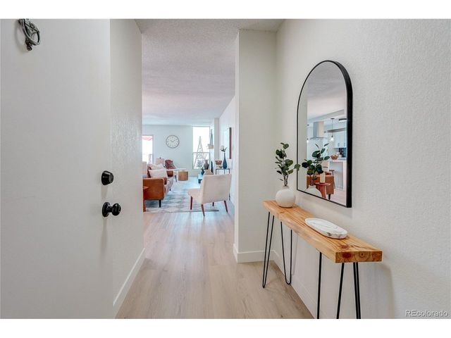 2880 S Locust St 701S, Denver, CO 80222
