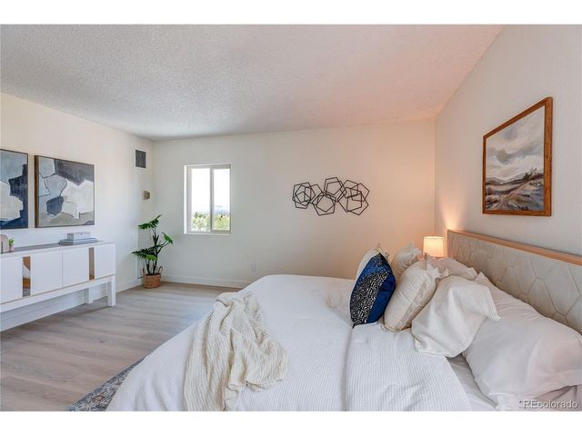 2880 S Locust St 701S, Denver, CO 80222