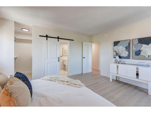 2880 S Locust St 701S, Denver, CO 80222