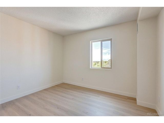 2880 S Locust St 701S, Denver, CO 80222