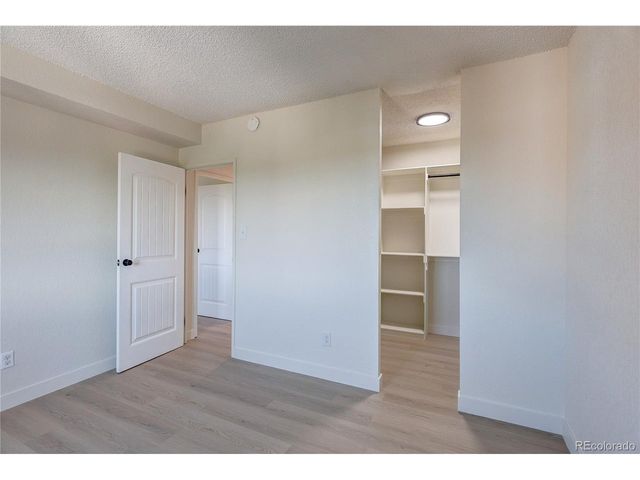 2880 S Locust St 701S, Denver, CO 80222