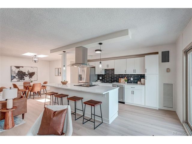 2880 S Locust St 701S, Denver, CO 80222