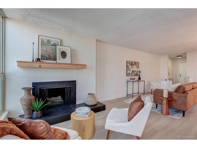 2880 S Locust St 701S, Denver, CO 80222
