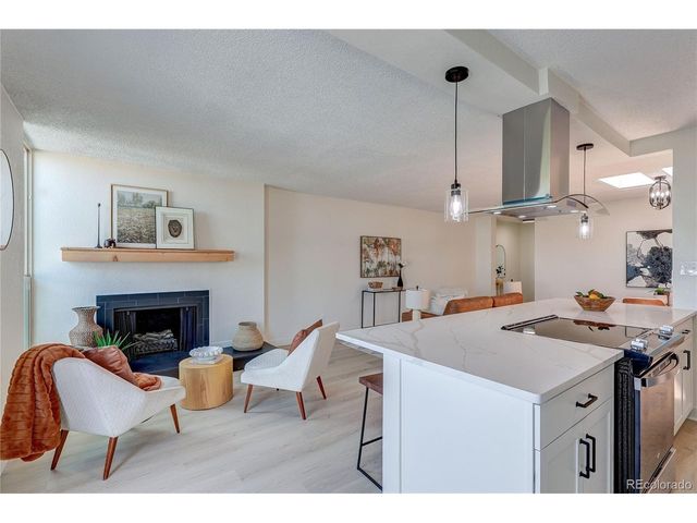 2880 S Locust St 701S, Denver, CO 80222