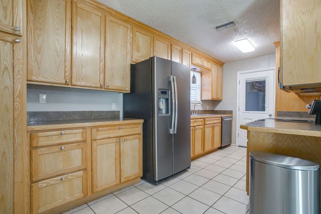 521 Nathan Street, Burleson, TX 76028