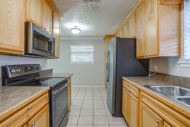 521 Nathan Street, Burleson, TX 76028