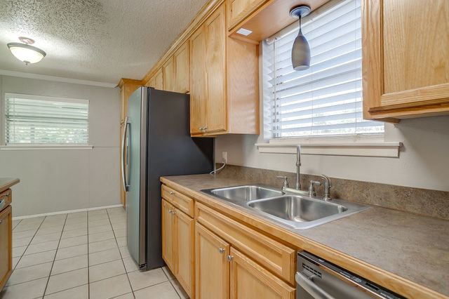 521 Nathan Street, Burleson, TX 76028