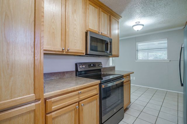 521 Nathan Street, Burleson, TX 76028