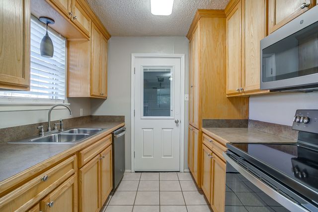 521 Nathan Street, Burleson, TX 76028