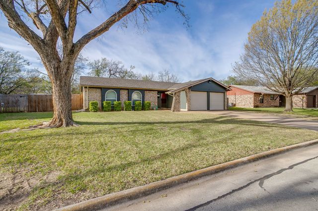 521 Nathan Street, Burleson, TX 76028